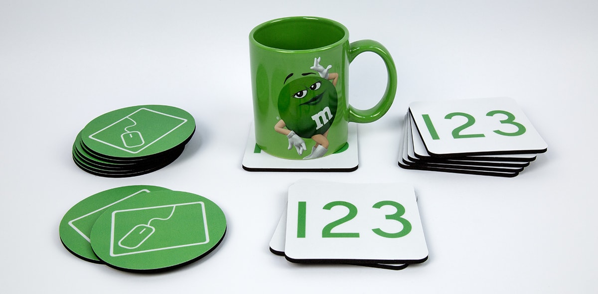 Runde und quadratische Untersetzer mit Becher Runde und quadratische Untersetzer mit Becher